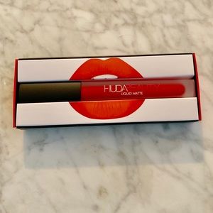 Huda Beauty Liquid Matte Lipstick in Alluring